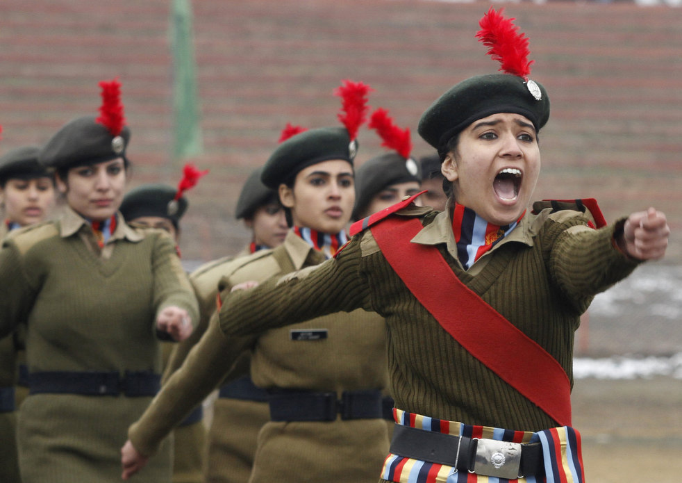 Цыганские девушки в армии и полиции. ( 35 фото ) 